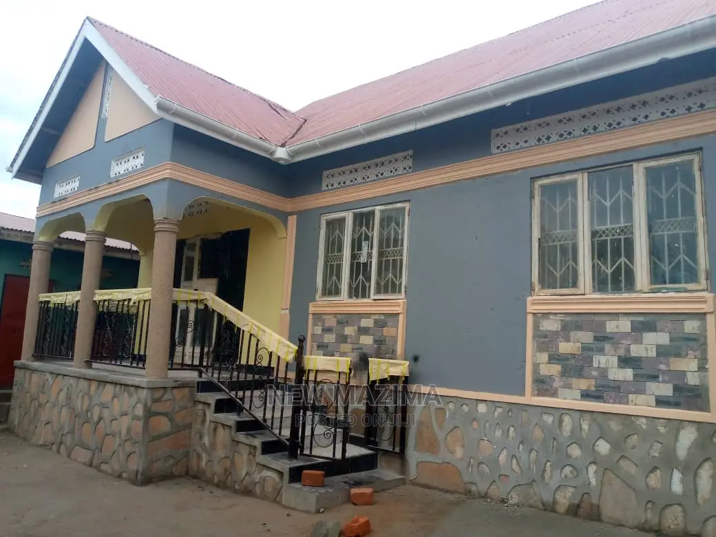 3bdrm House in Nansana Town, Division a for Sale