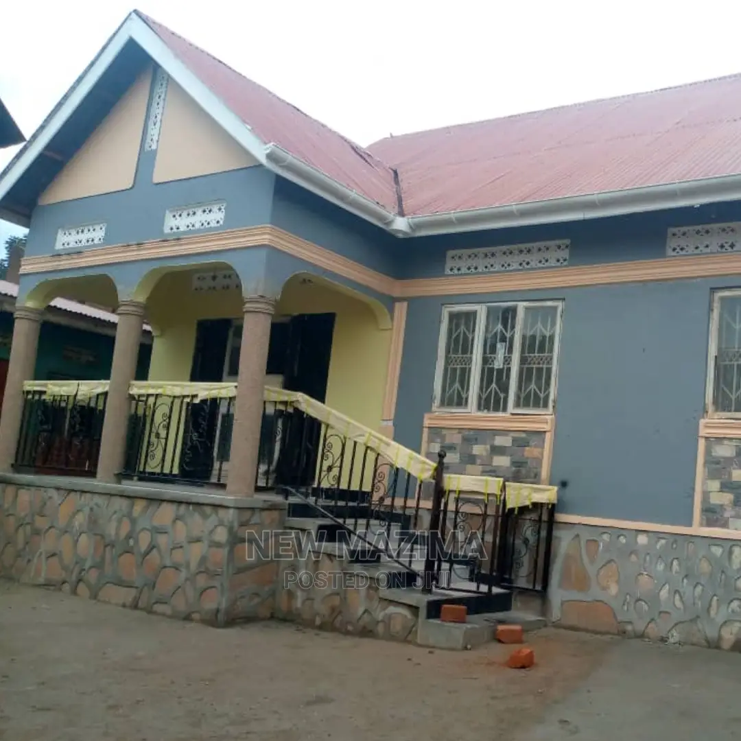 3bdrm House in Nansana Town, Division a for Sale