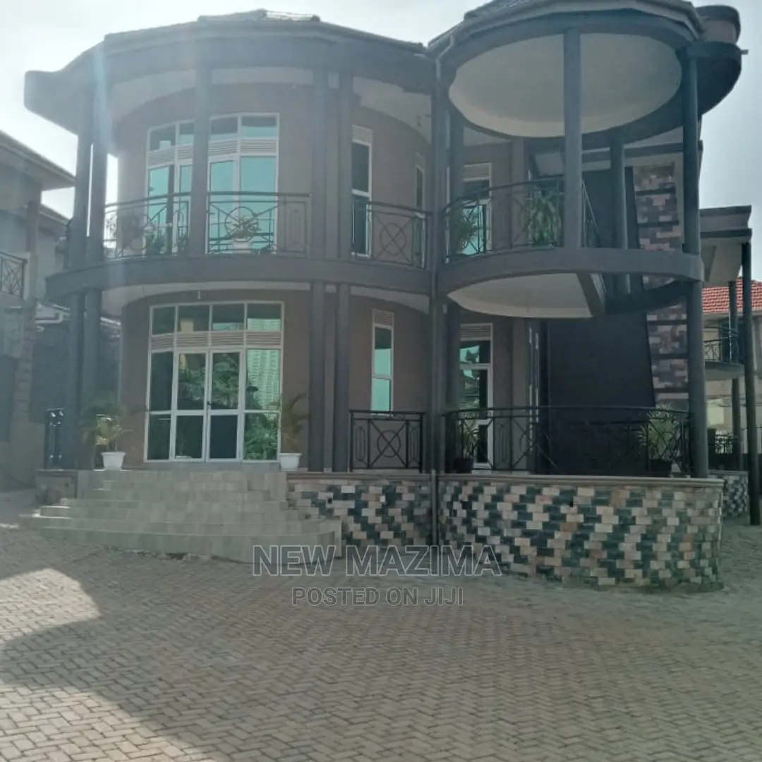 5bdrm Maisonette in Buziga Heights, Division a for Sale