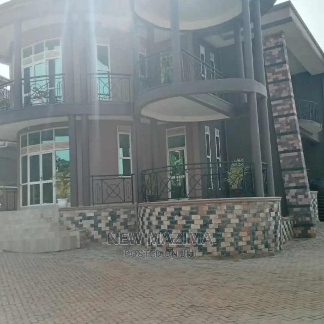 5bdrm Maisonette in Buziga Heights, Division a for Sale