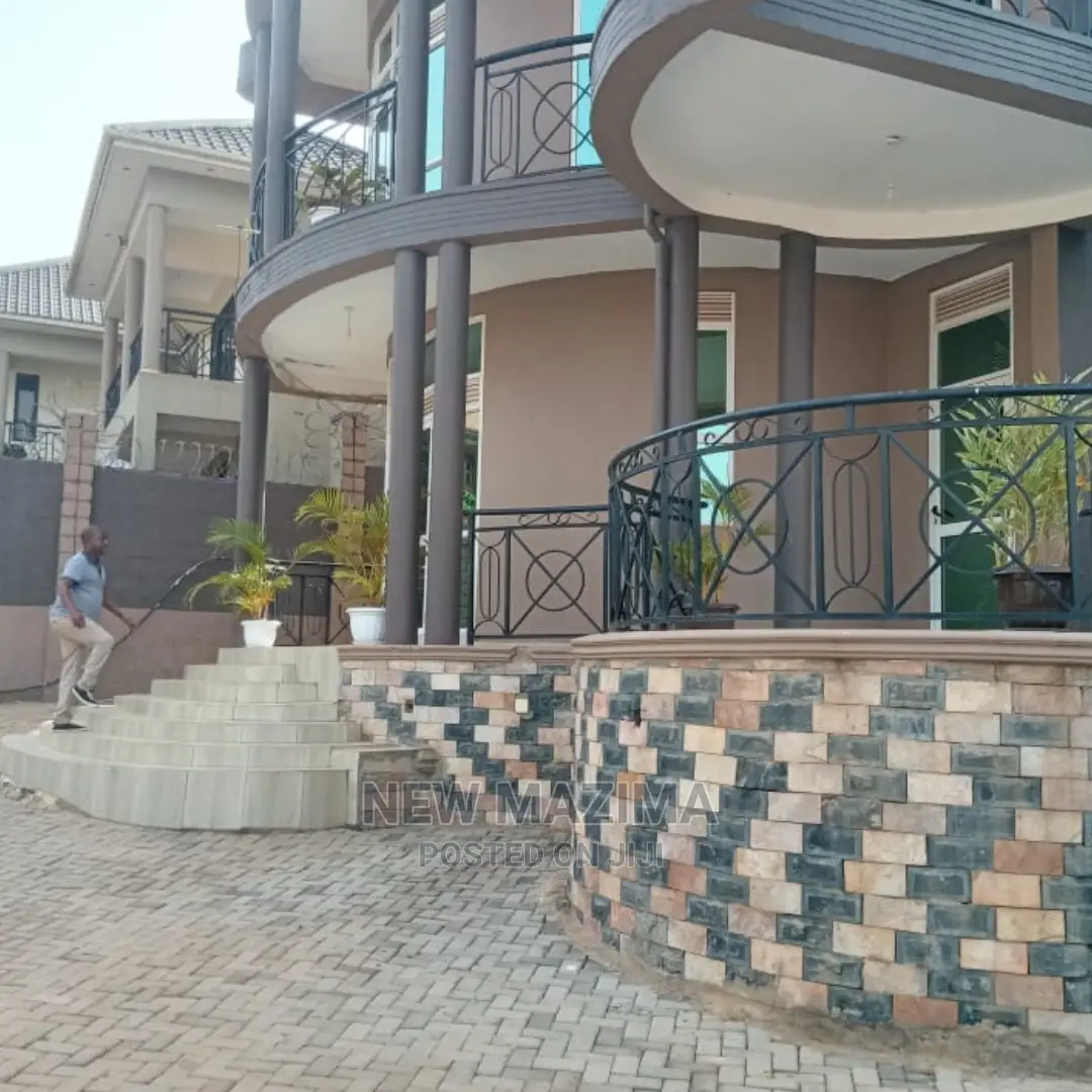 5bdrm Maisonette in Buziga Heights, Division a for Sale