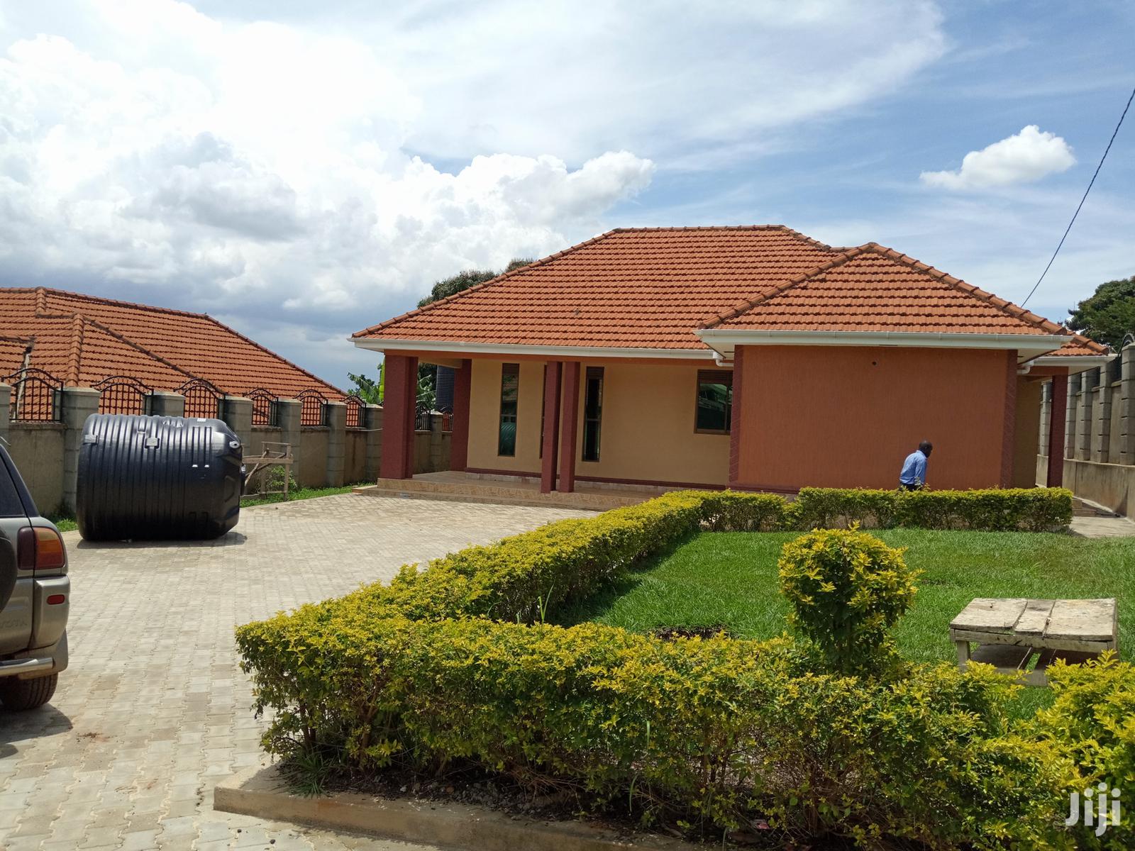 Kira Posh Mansion in a Big Compound for Sell
