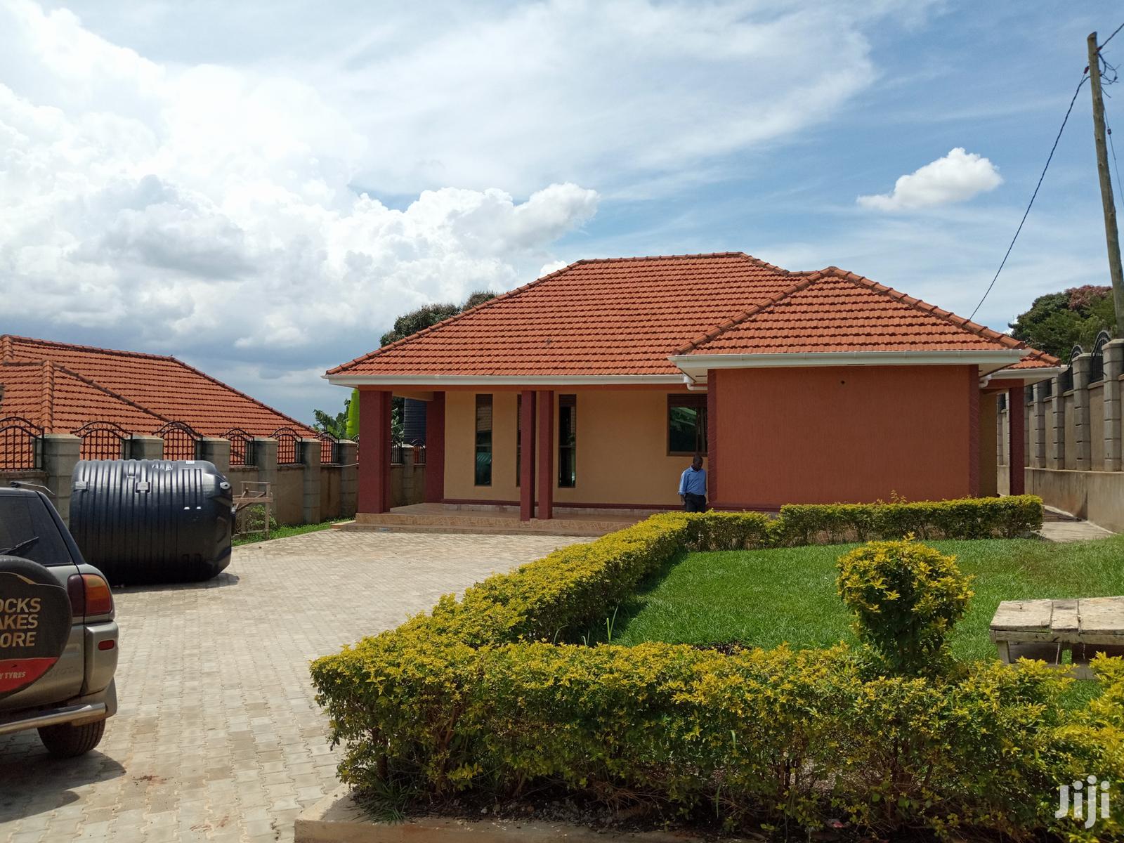 Kira Posh Mansion in a Big Compound for Sell