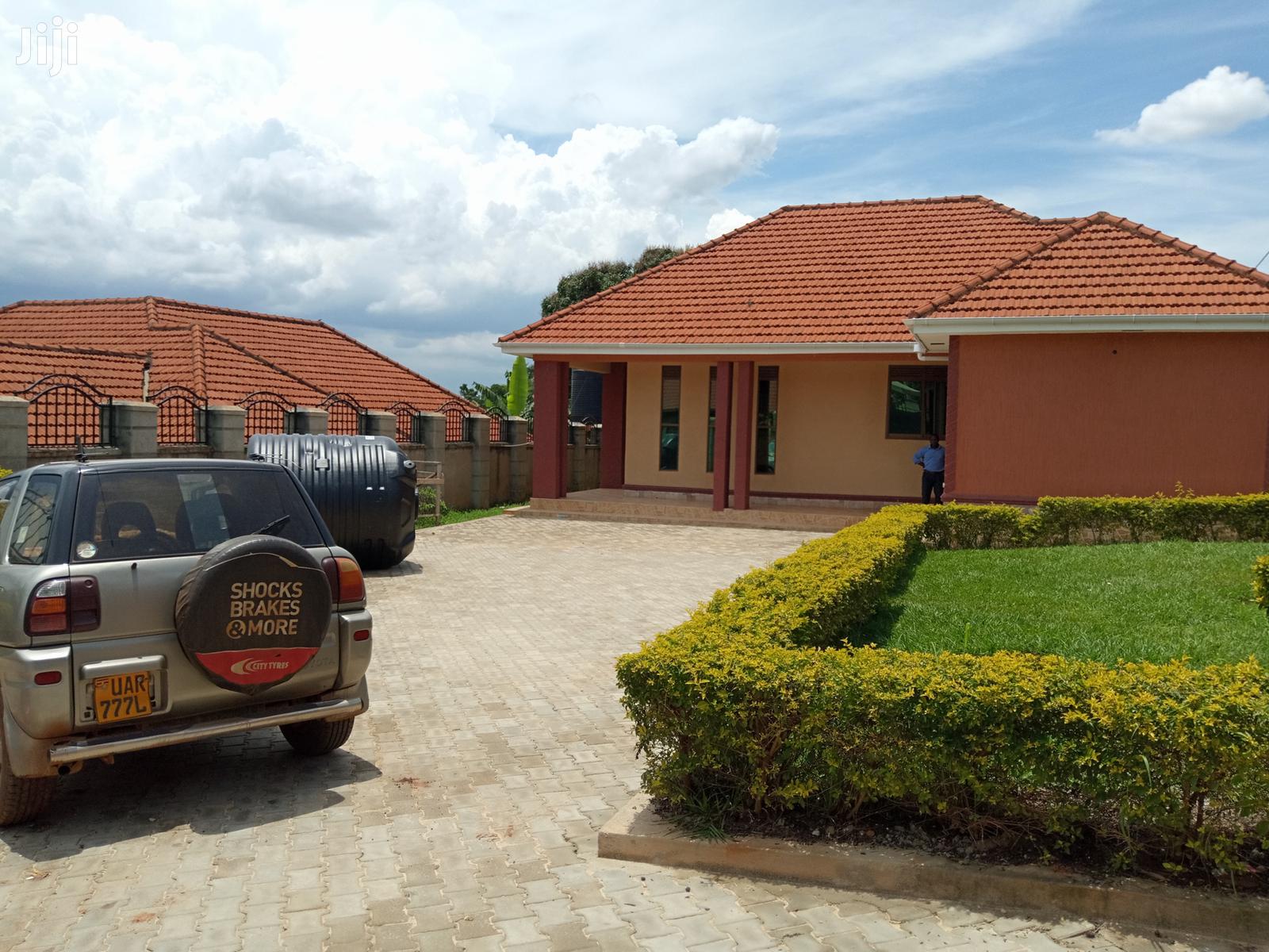 Kira Posh Mansion in a Big Compound for Sell