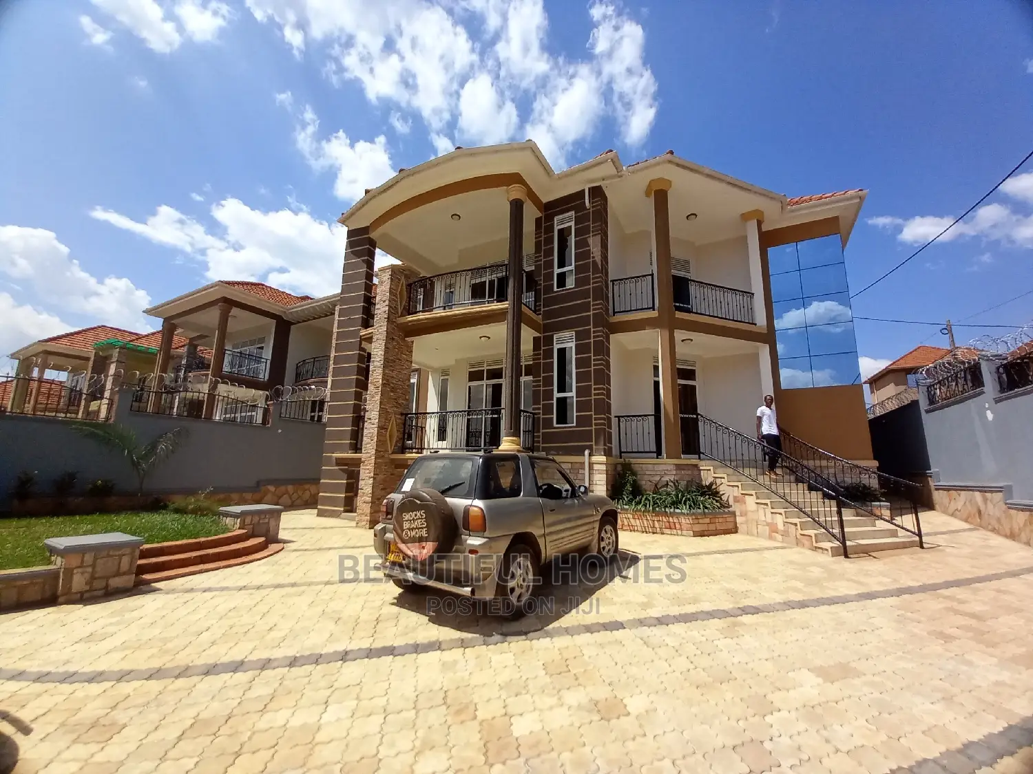 Furnished 6bdrm Mansion in Kira Corporate Zone for Sale