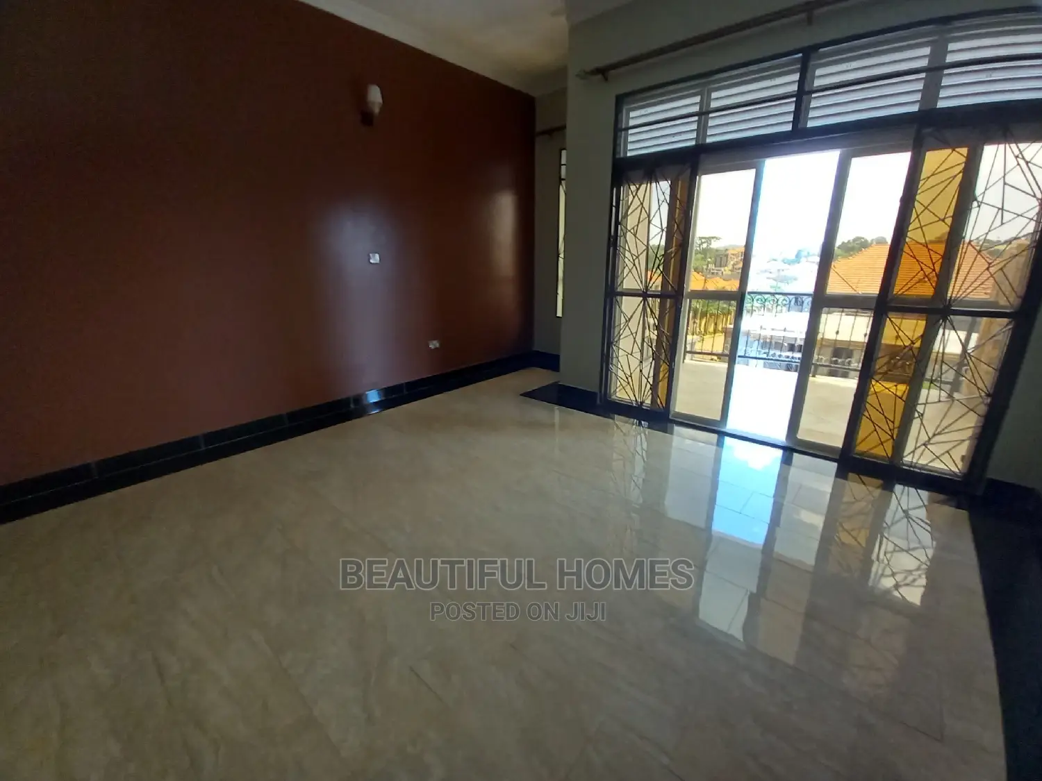 Furnished 6bdrm Mansion in Kira Corporate Zone for Sale
