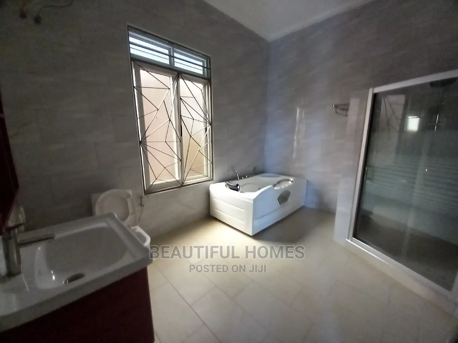 Furnished 6bdrm Duplex in Kira Tarmacked for Sale