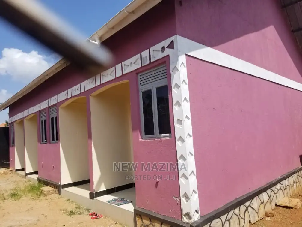 4bdrm House in Wakiso Namusera, Division a for Sale