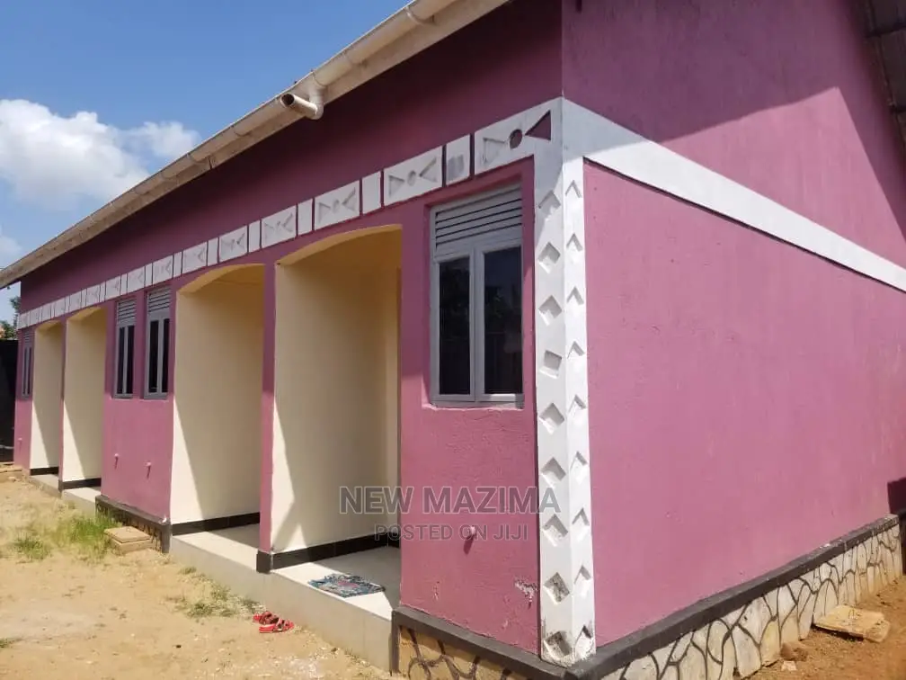 4bdrm House in Wakiso Namusera, Division a for Sale