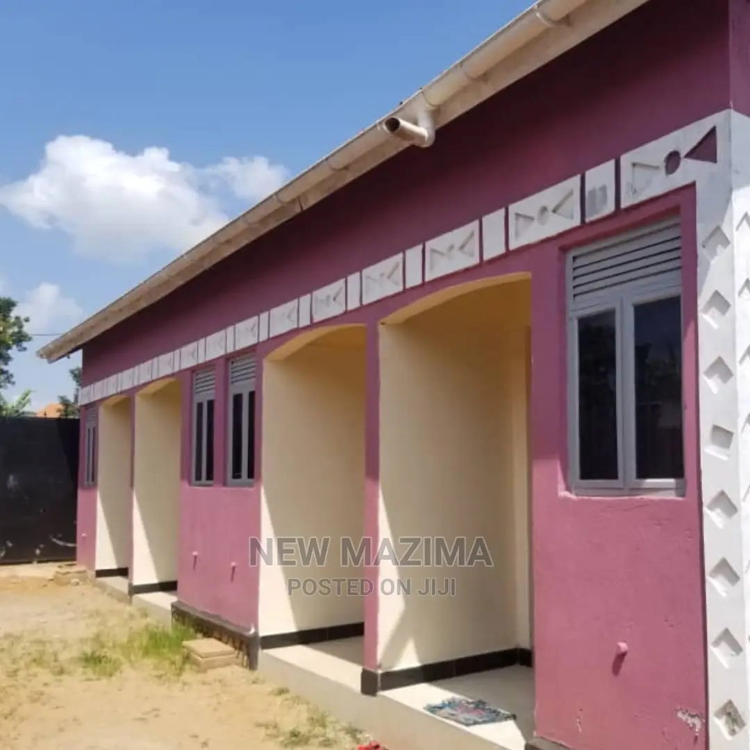 4bdrm House in Wakiso Namusera, Division a for Sale