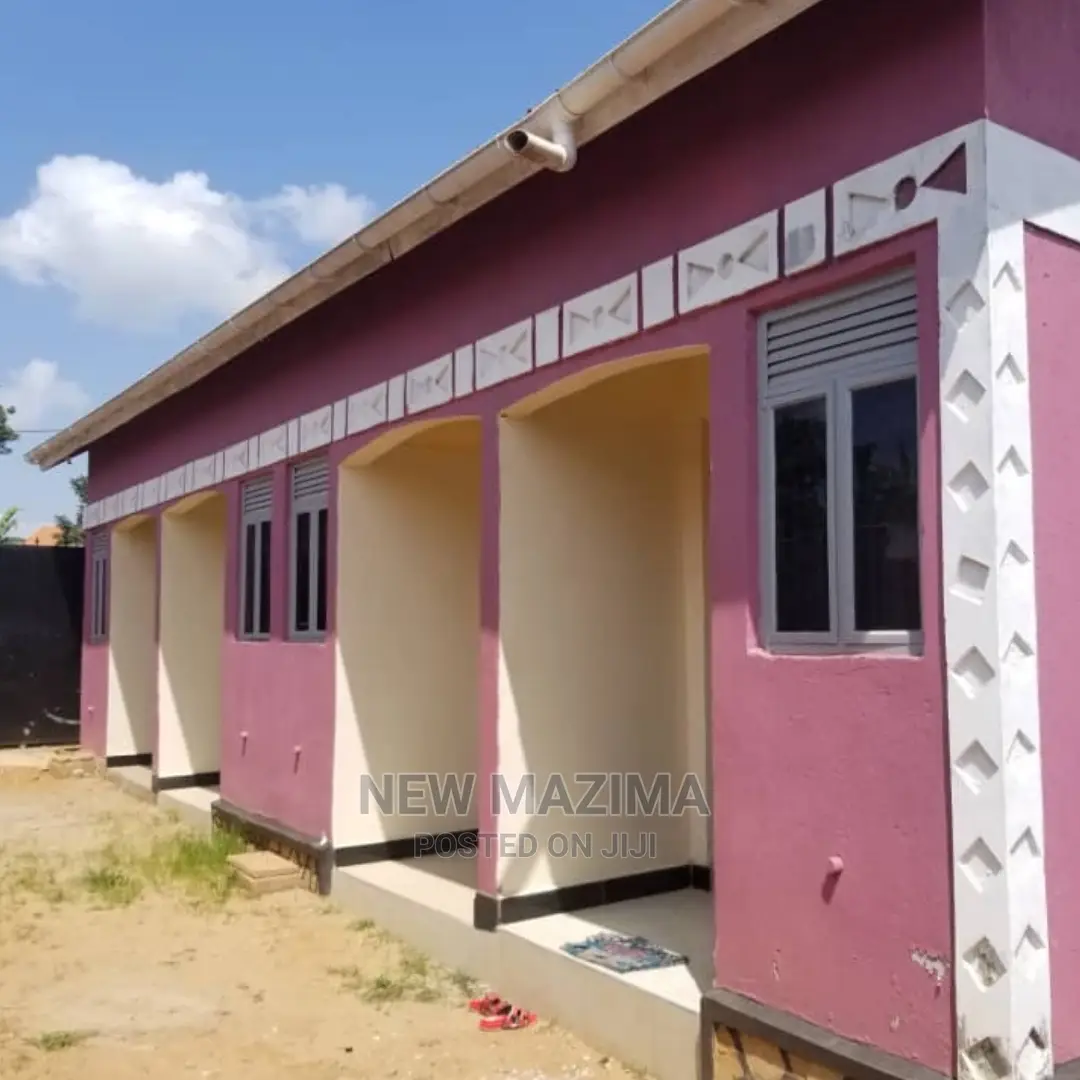 4bdrm House in Wakiso Namusera, Division a for Sale