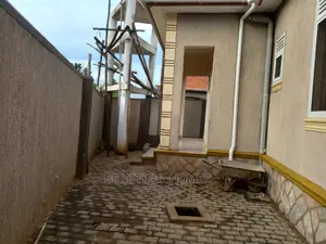 Furnished 4bdrm House in Kira Rich Estate for Sale