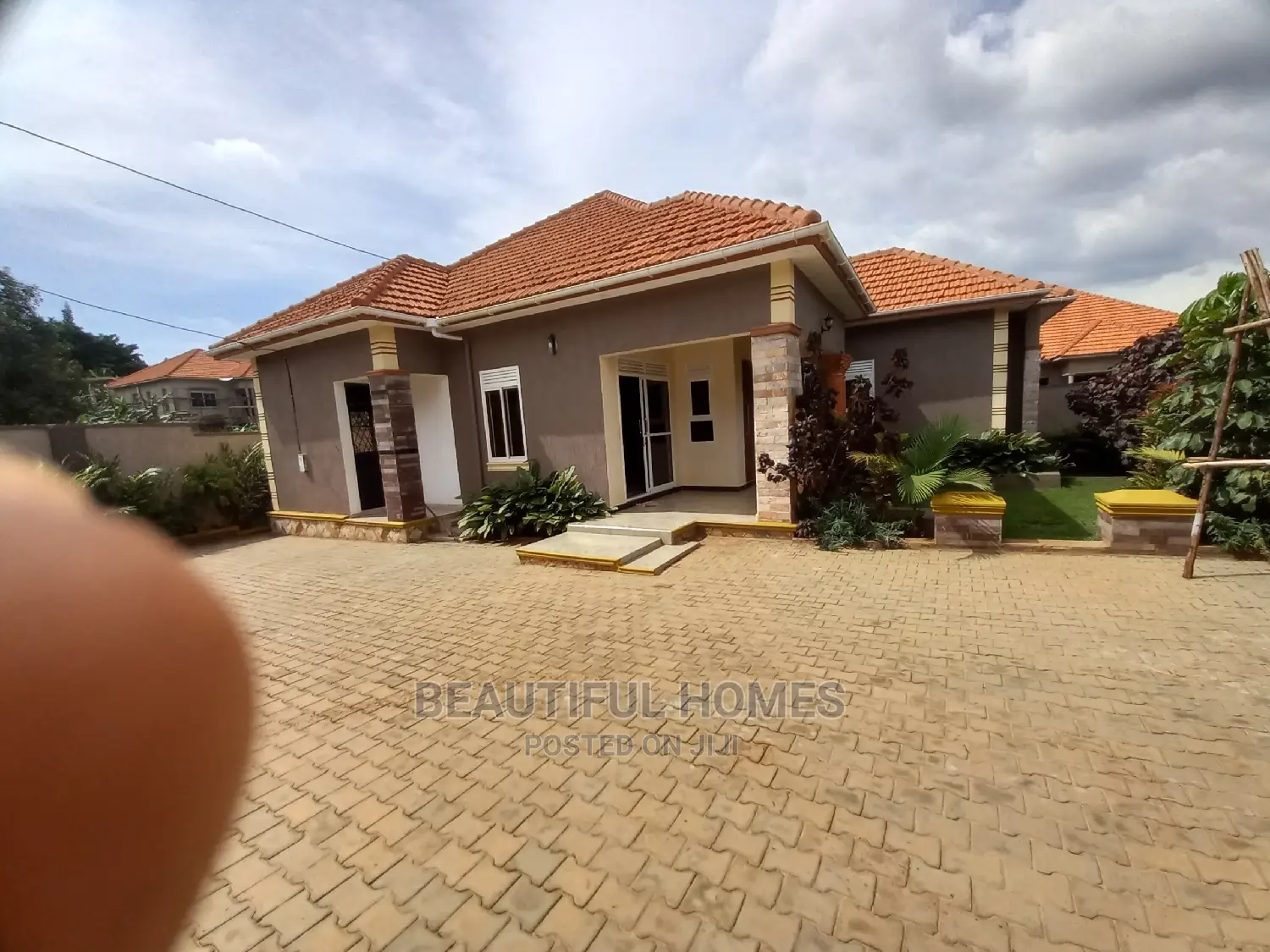 Furnished 4bdrm House in Kira Rich Estate for Sale