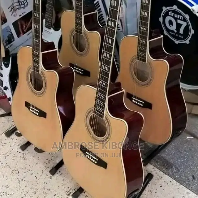 Genuine Quality YAMAHA Full Size Amplified Acoustic Guitar