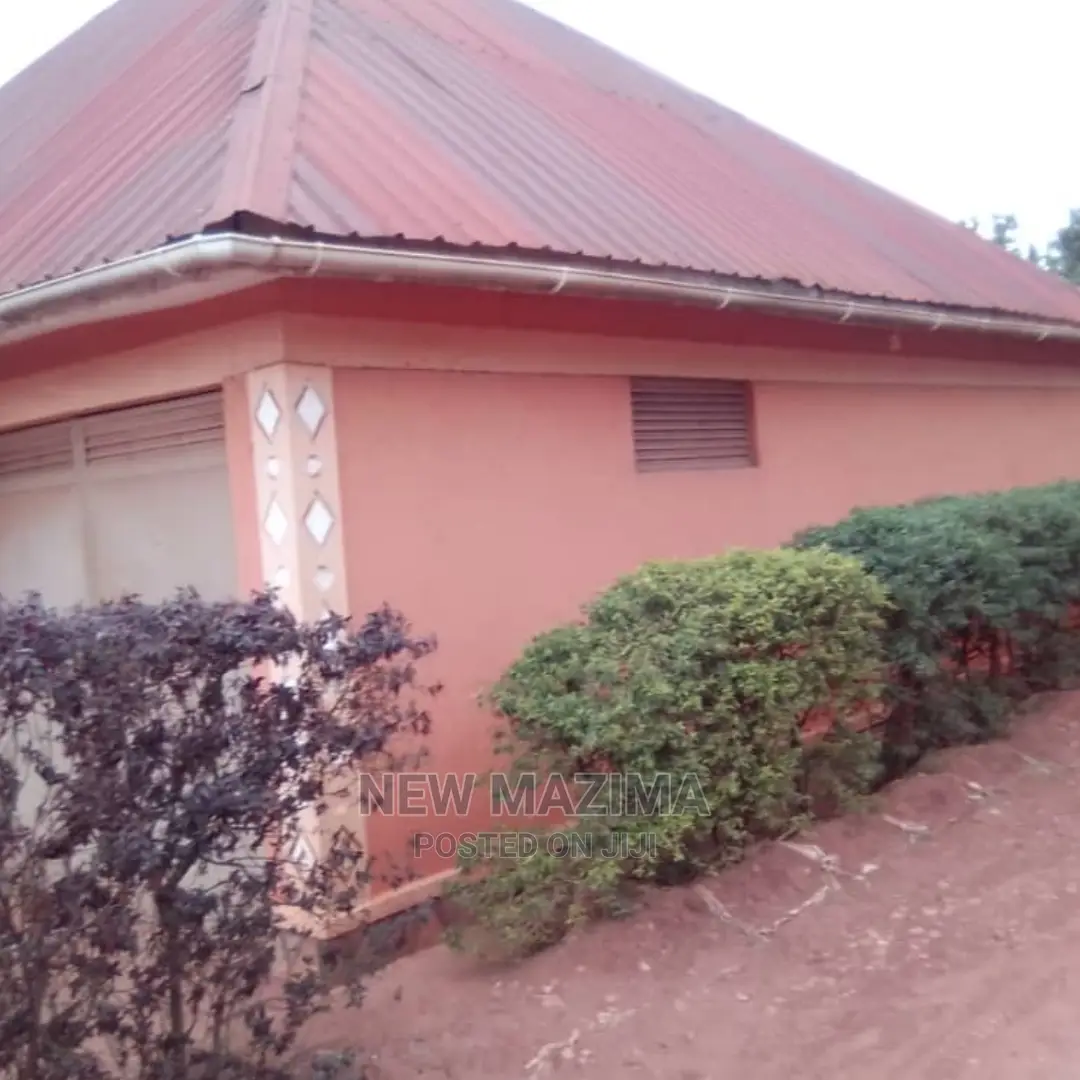 3bdrm Bungalow in Namasuba Ndejje, Division a for Sale