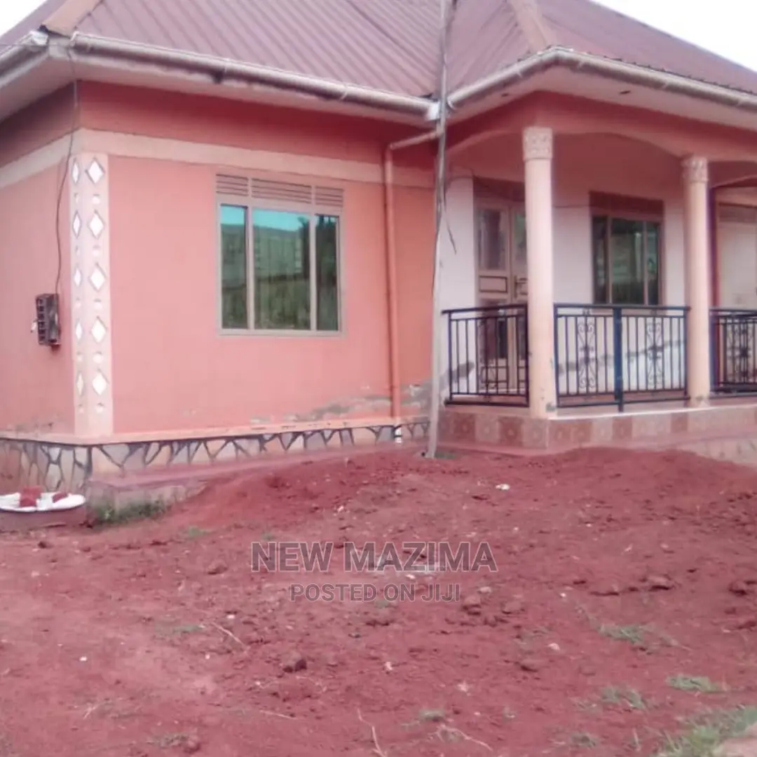 3bdrm Bungalow in Namasuba Ndejje, Division a for Sale