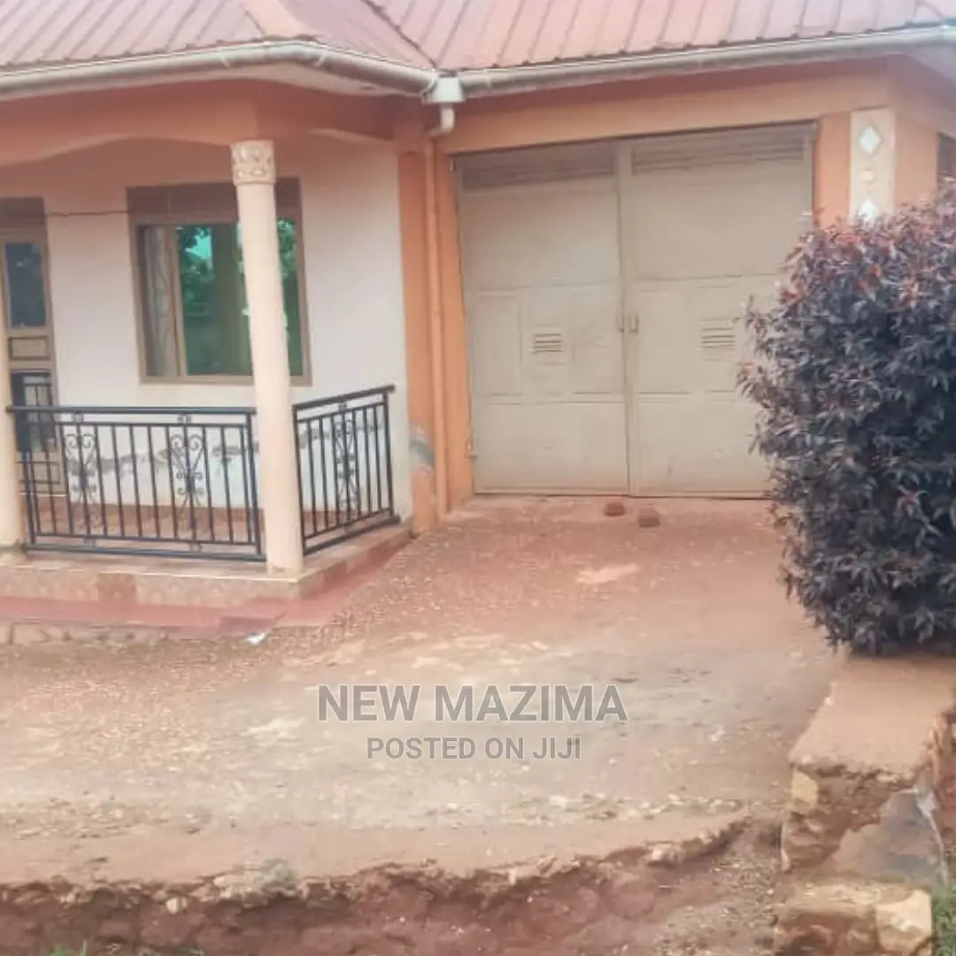 3bdrm Bungalow in Namasuba Ndejje, Division a for Sale