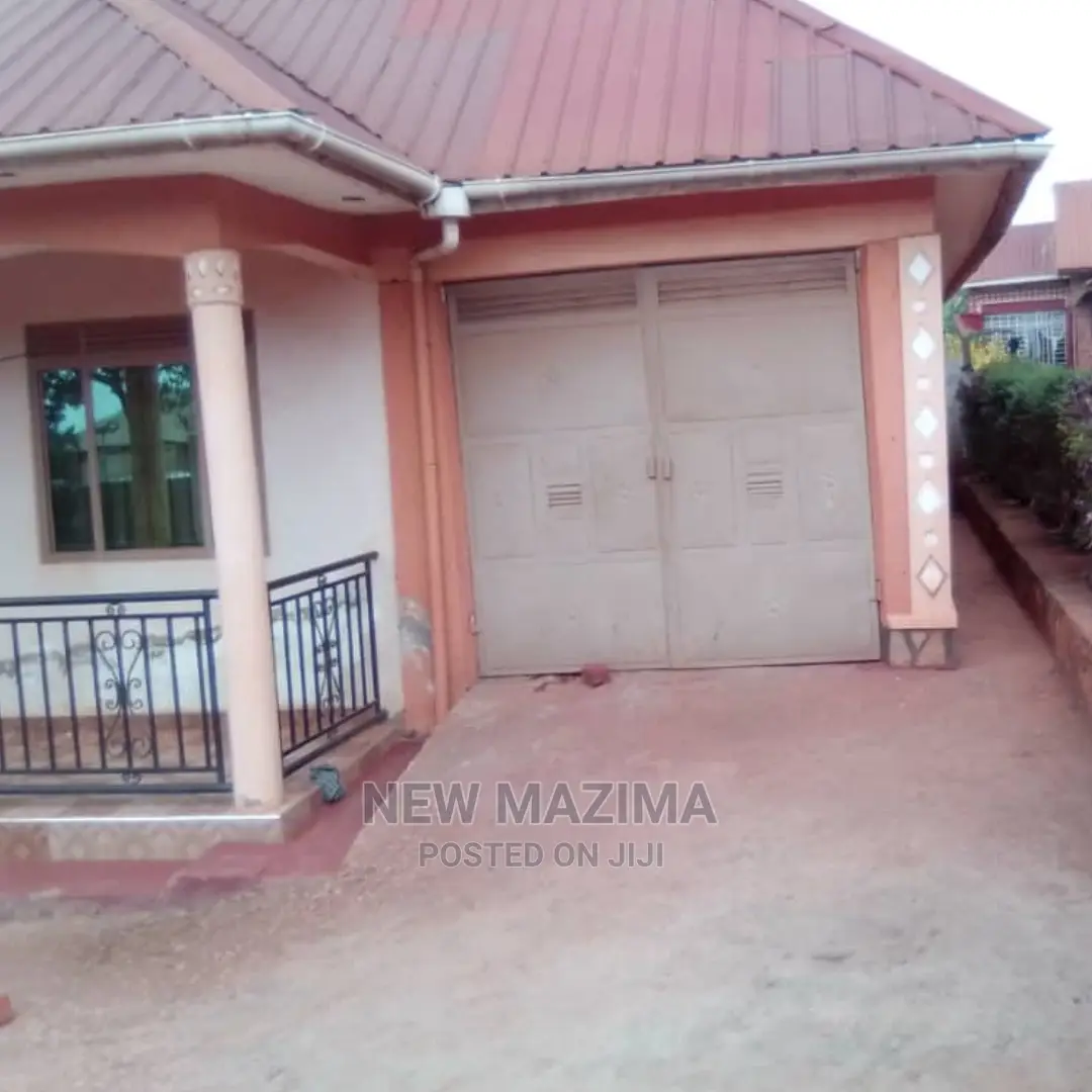 3bdrm Bungalow in Namasuba Ndejje, Division a for Sale
