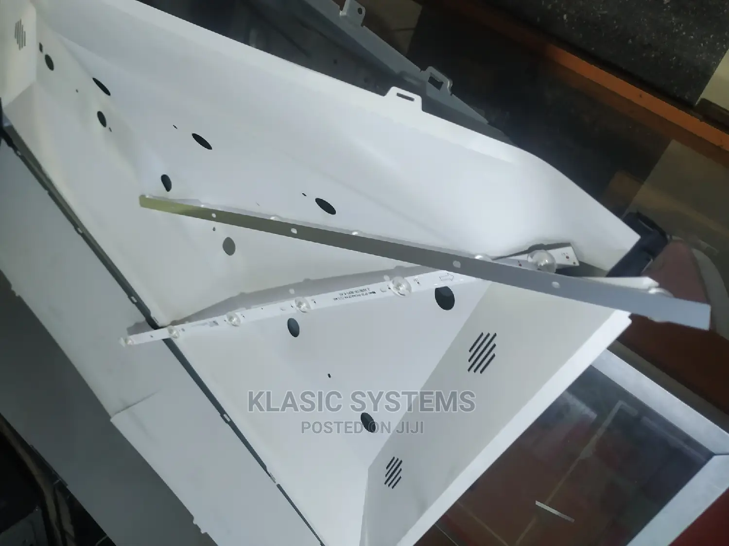 Expert in TV Repairing