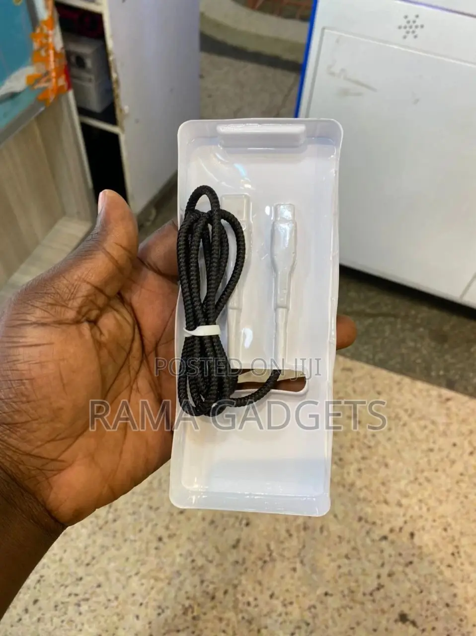 Earldom.iPhone Usb