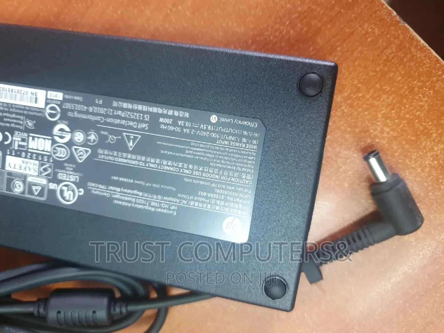 Hp 200w (19v 10.3) Big Pin Adapter