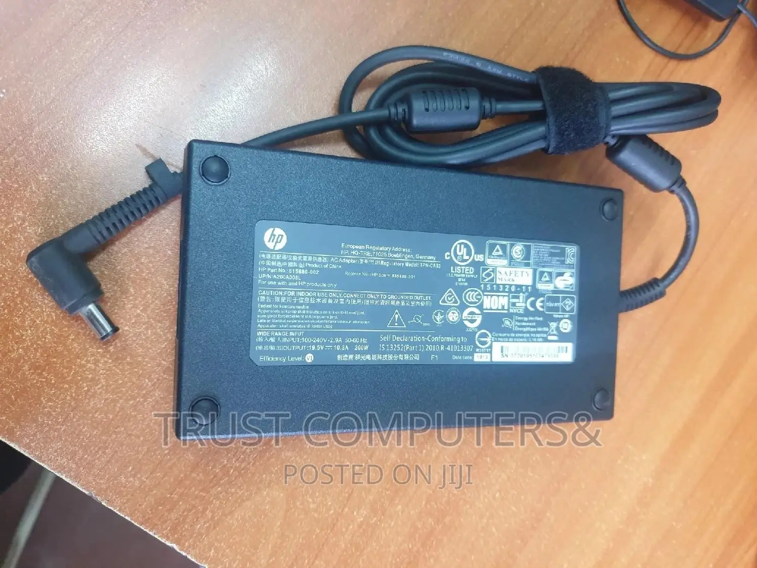 Hp 200w (19v 10.3) Big Pin Adapter