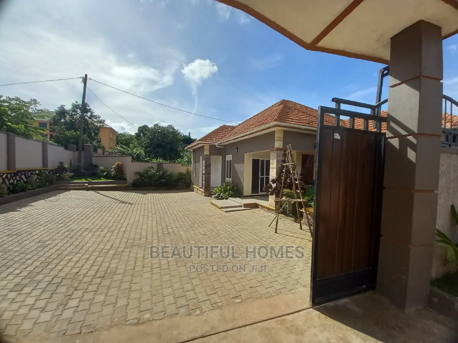 Furnished 4bdrm House in Kira Mamerito for Sale