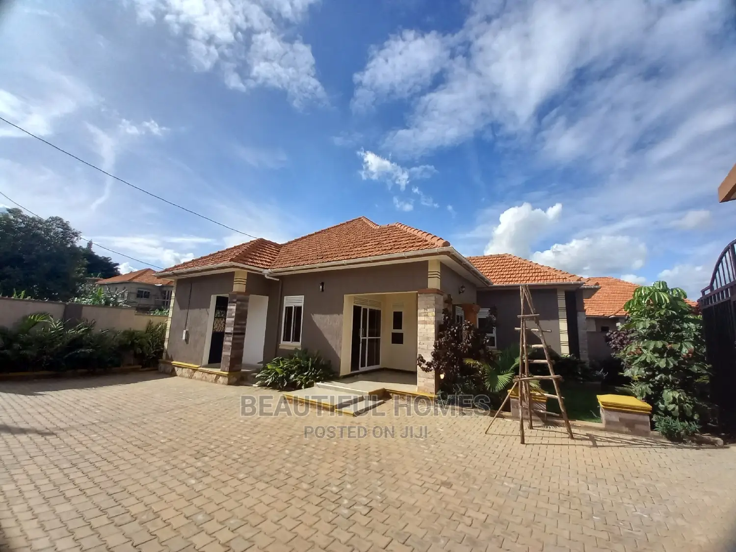 Furnished 4bdrm House in Kira Corporate Zone for Sale