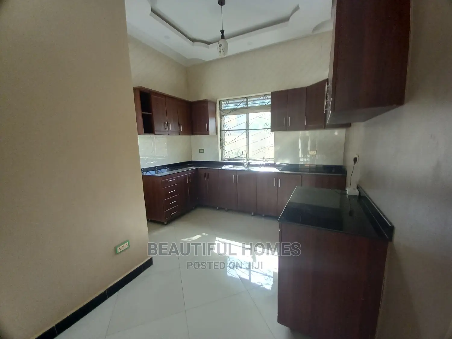 Furnished 4bdrm House in Kira Corporate Zone for Sale