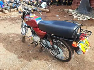 Bajaj Boxer 100 2019 Yellow