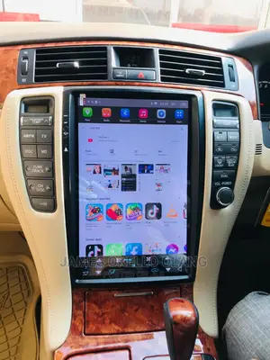 Toyota Crown Tesla Radio