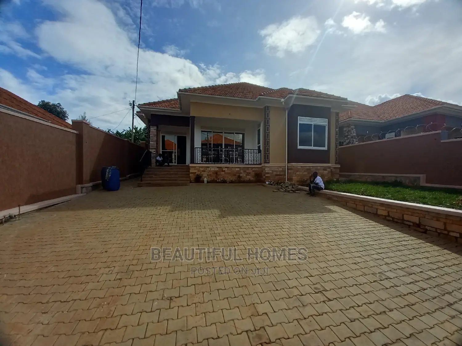 Furnished 4bdrm Bungalow in Kira Gated Estate for Sale