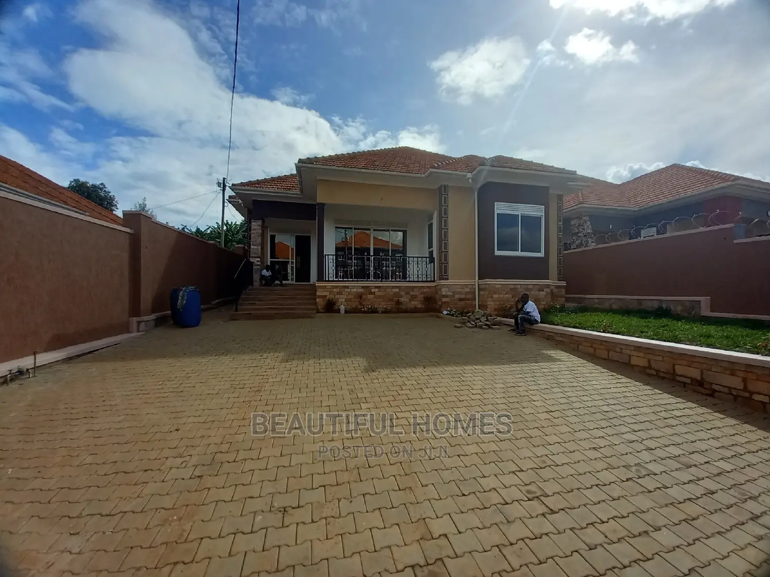 Furnished 4bdrm Bungalow in Kira Gated Estate for Sale
