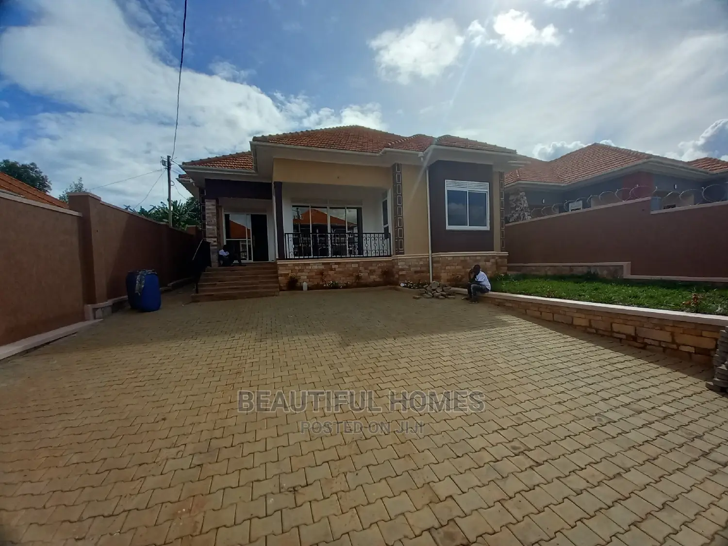 Furnished 4bdrm Bungalow in Kira Mamerito Rich for Sale