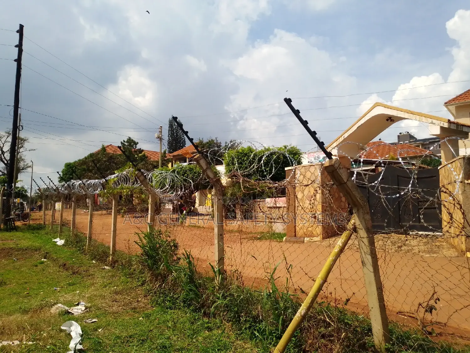 Land Security Fencing Chainlink, Razor Wire and Electricwire