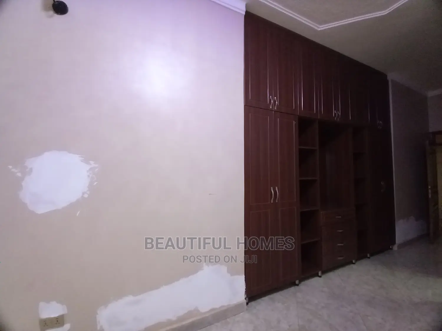 Furnished 4bdrm Bungalow in Kira Corporate for Sale
