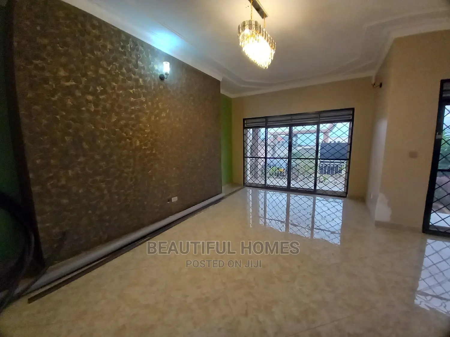 Furnished 4bdrm Bungalow in Kira Corporate for Sale