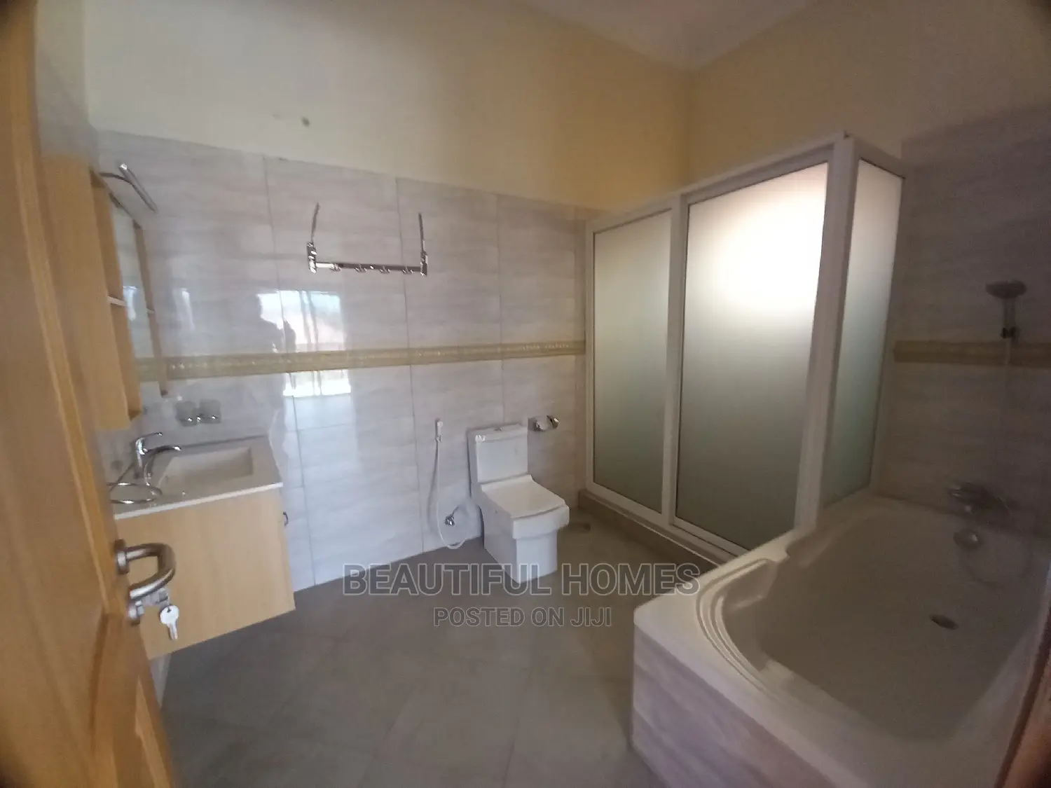 Furnished 4bdrm Bungalow in Kira First Class for Sale
