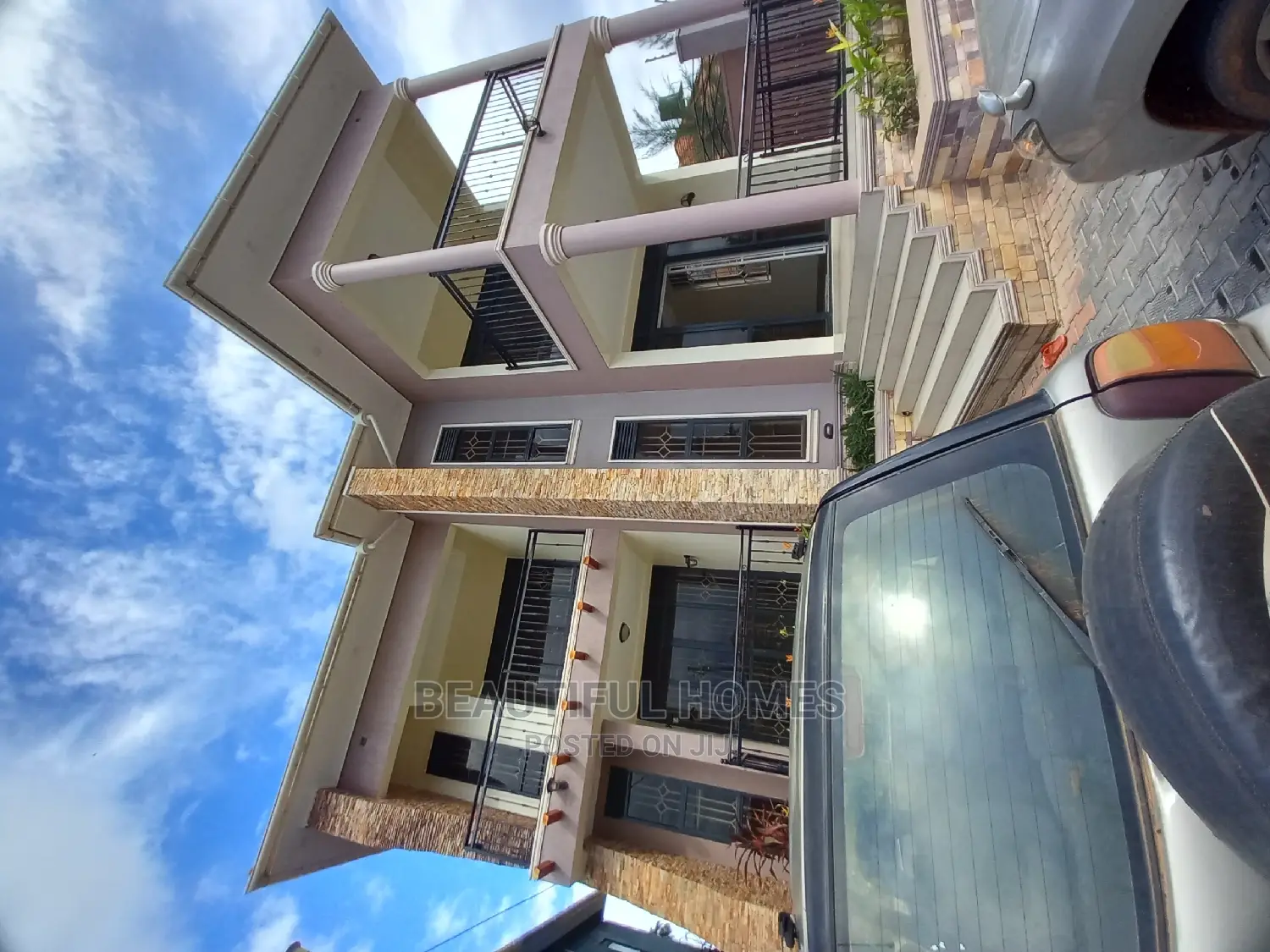 Furnished 5bdrm Duplex in Kira Mamerito Road for Sale