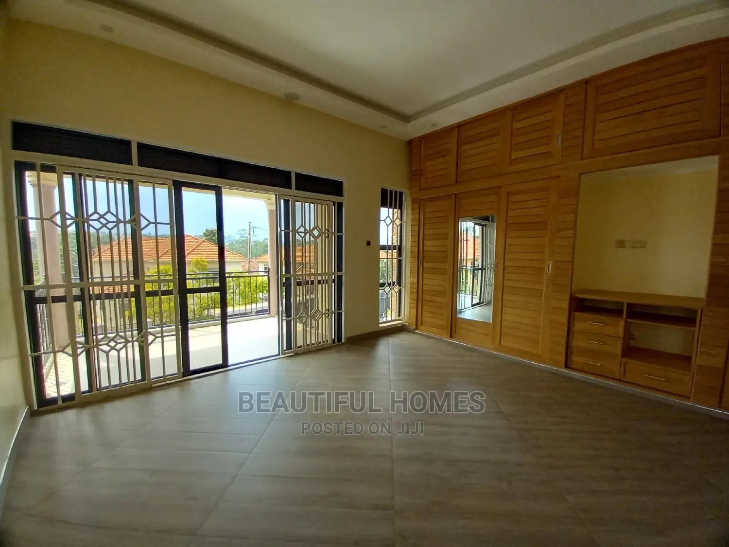Furnished 5bdrm Duplex in Kira Mamerito Road for Sale
