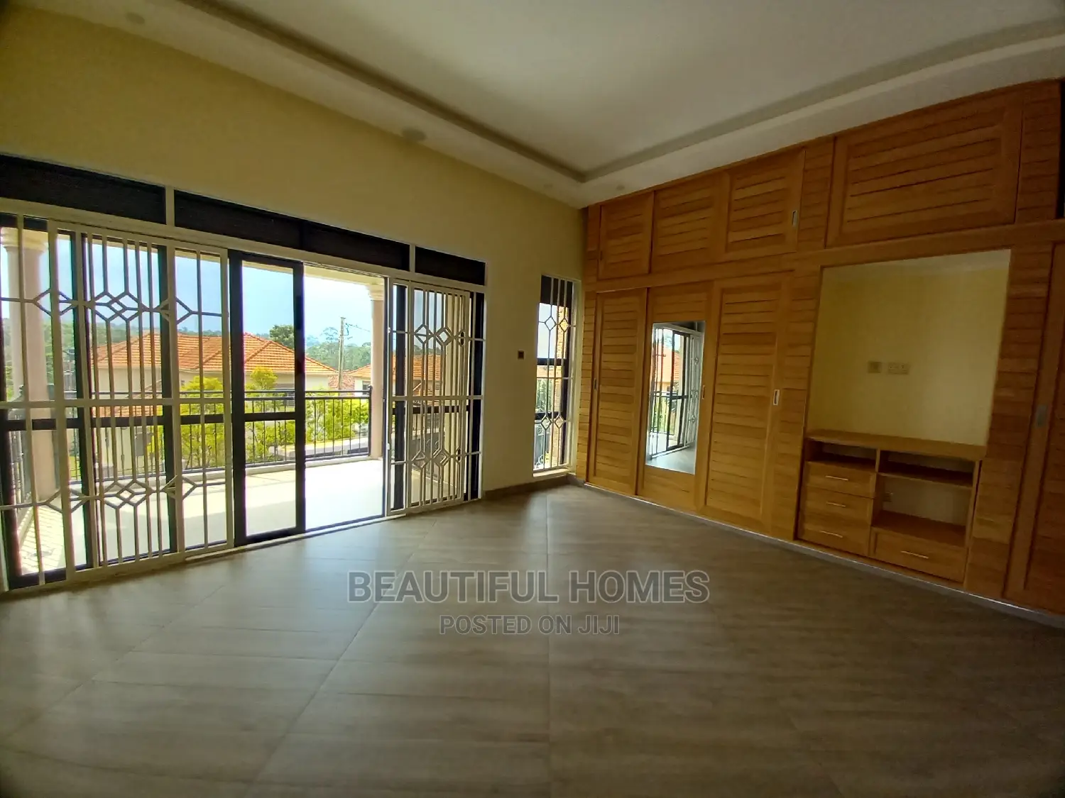 Furnished 5bdrm Duplex in Kira Most Corporate for Sale