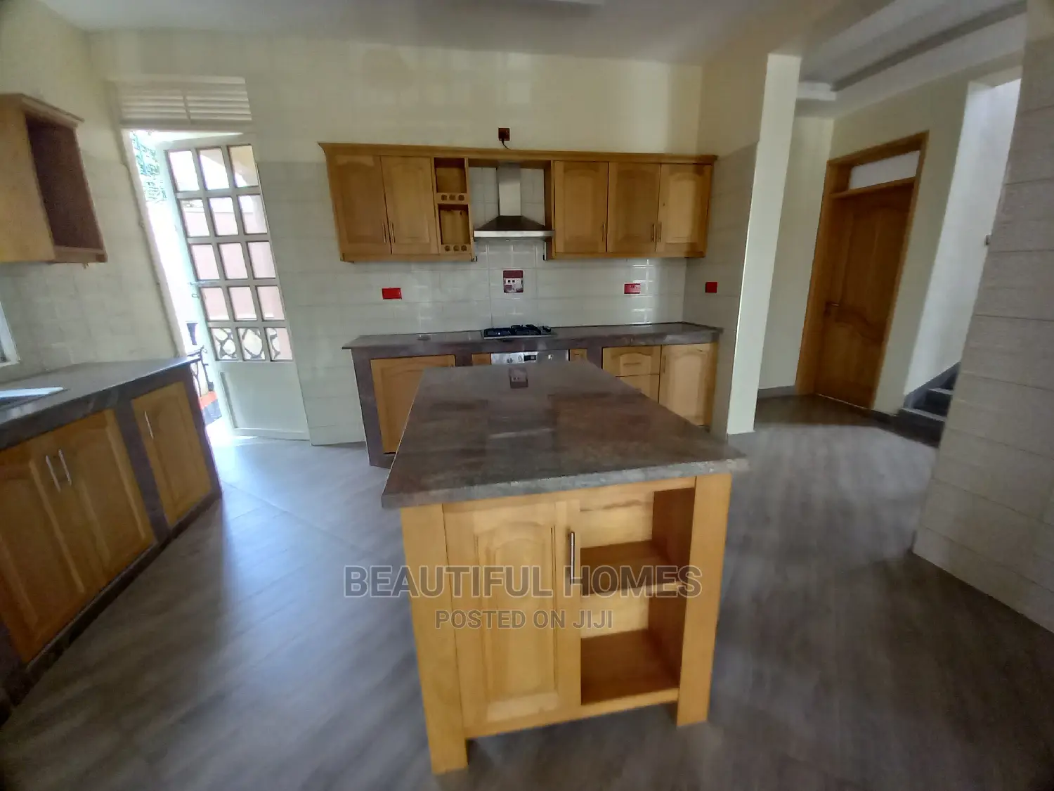 Furnished 5bdrm Duplex in Kira Most Corporate for Sale