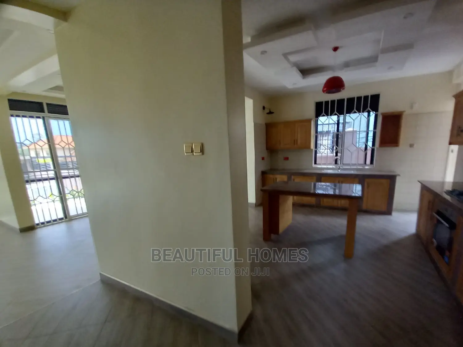 Furnished 5bdrm Maisonette in Kira Corporate Wing for Sale