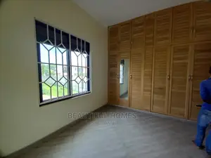 Furnished 5bdrm Mansion in Kira Organised for Sale