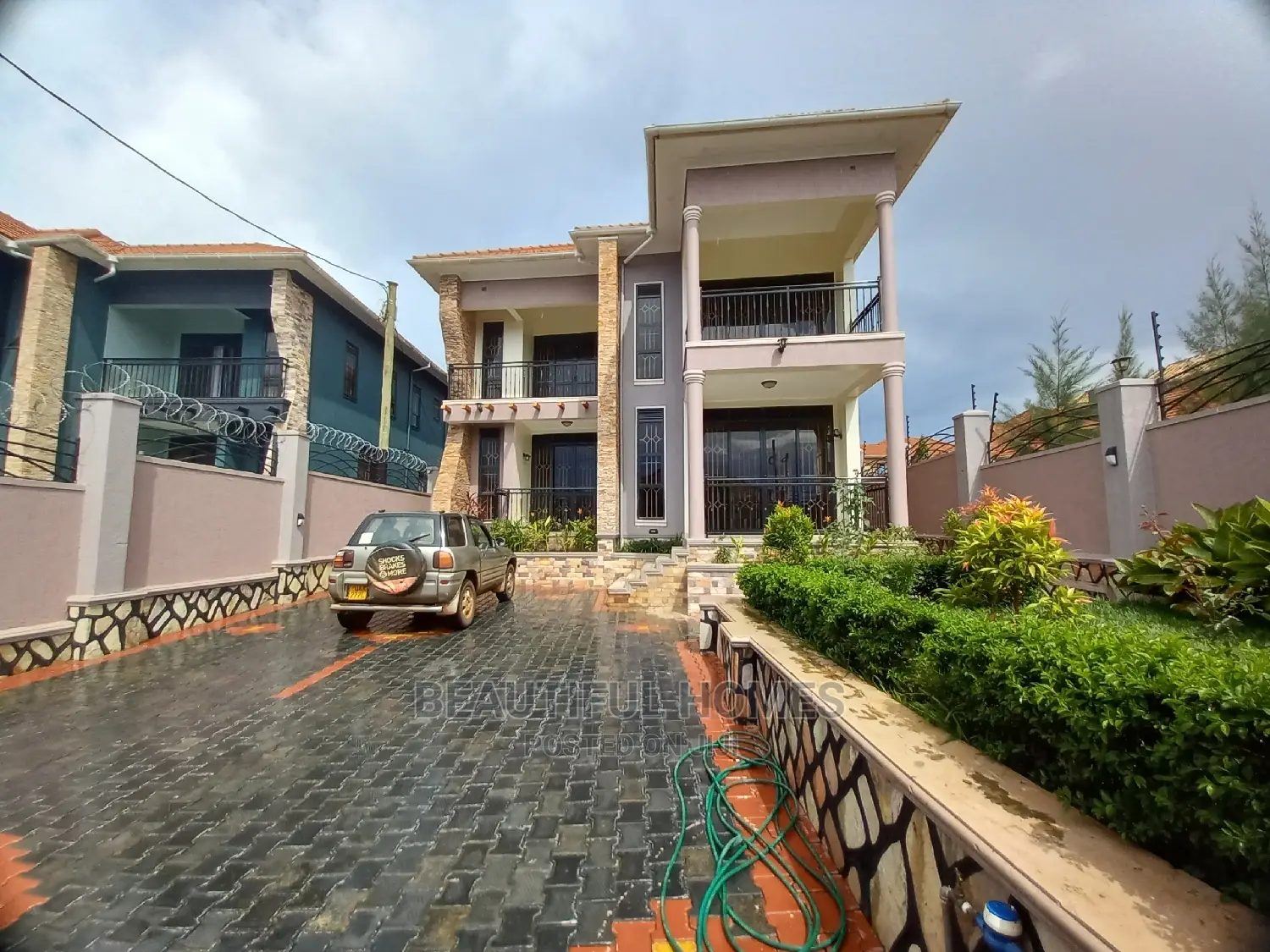 Furnished 5bdrm Mansion in Kira Organised for Sale
