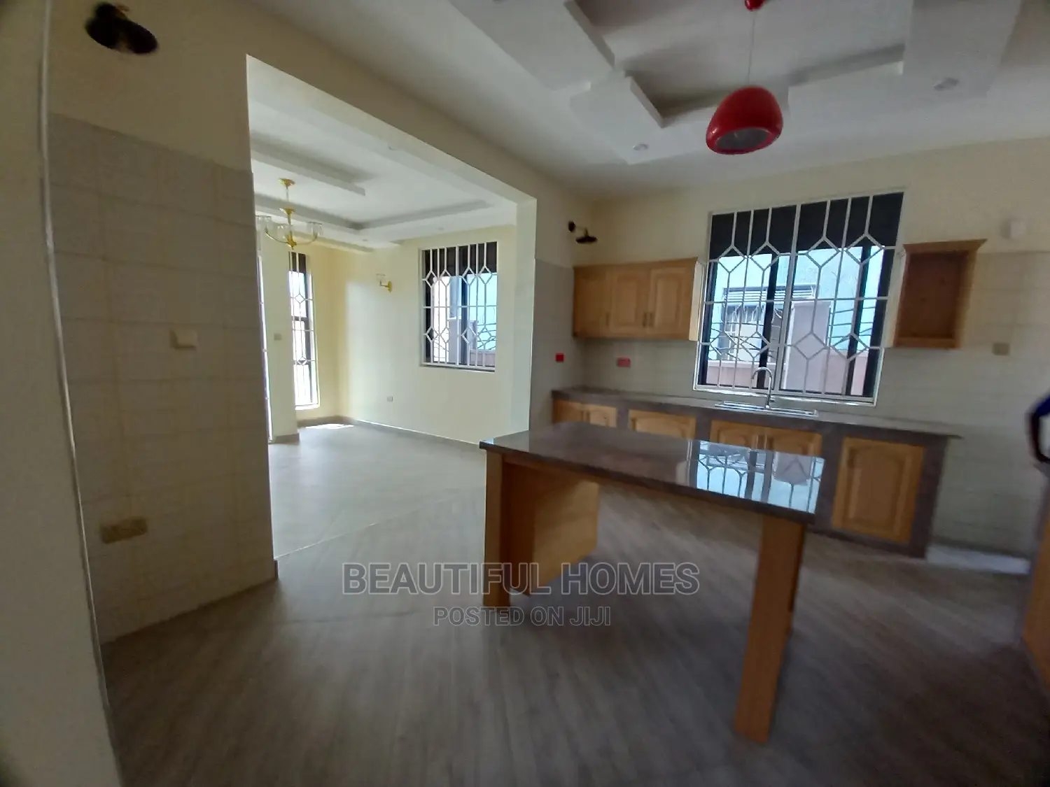Furnished 5bdrm Mansion in Executive Estate, Kira for Sale