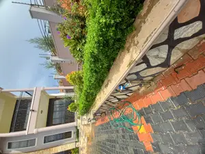 Furnished 5bdrm Mansion in Executive Estate, Kira for Sale