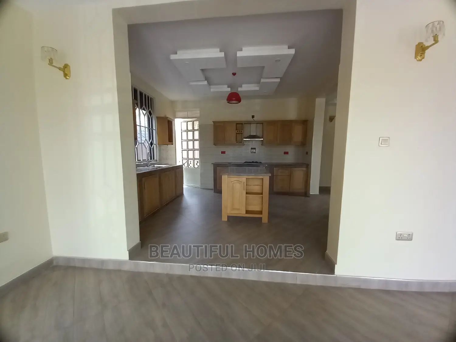 Furnished 5bdrm House in Kira Tarmack Access for Sale