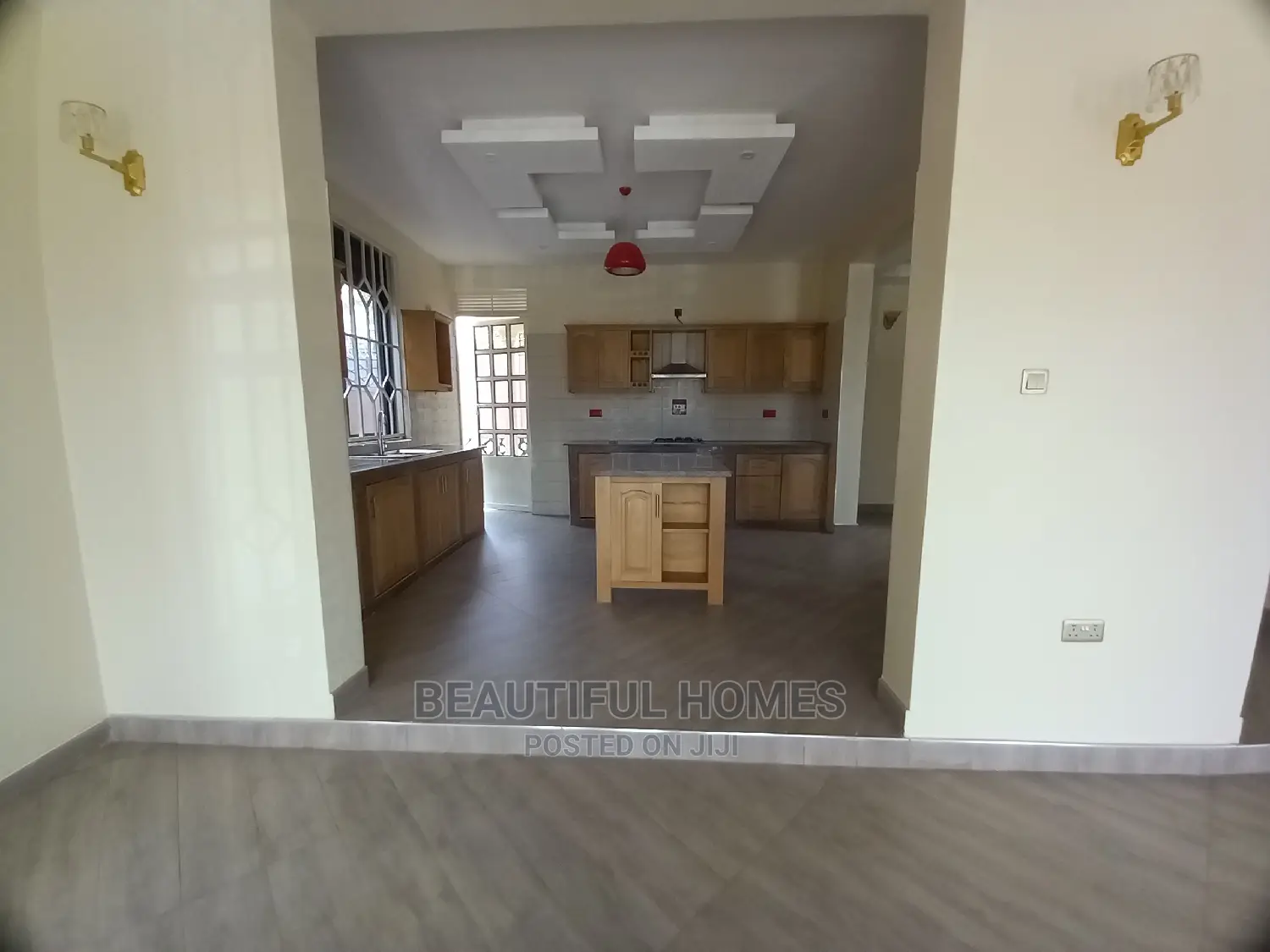 Furnished 5bdrm House in Kira Tarmack Access for Sale
