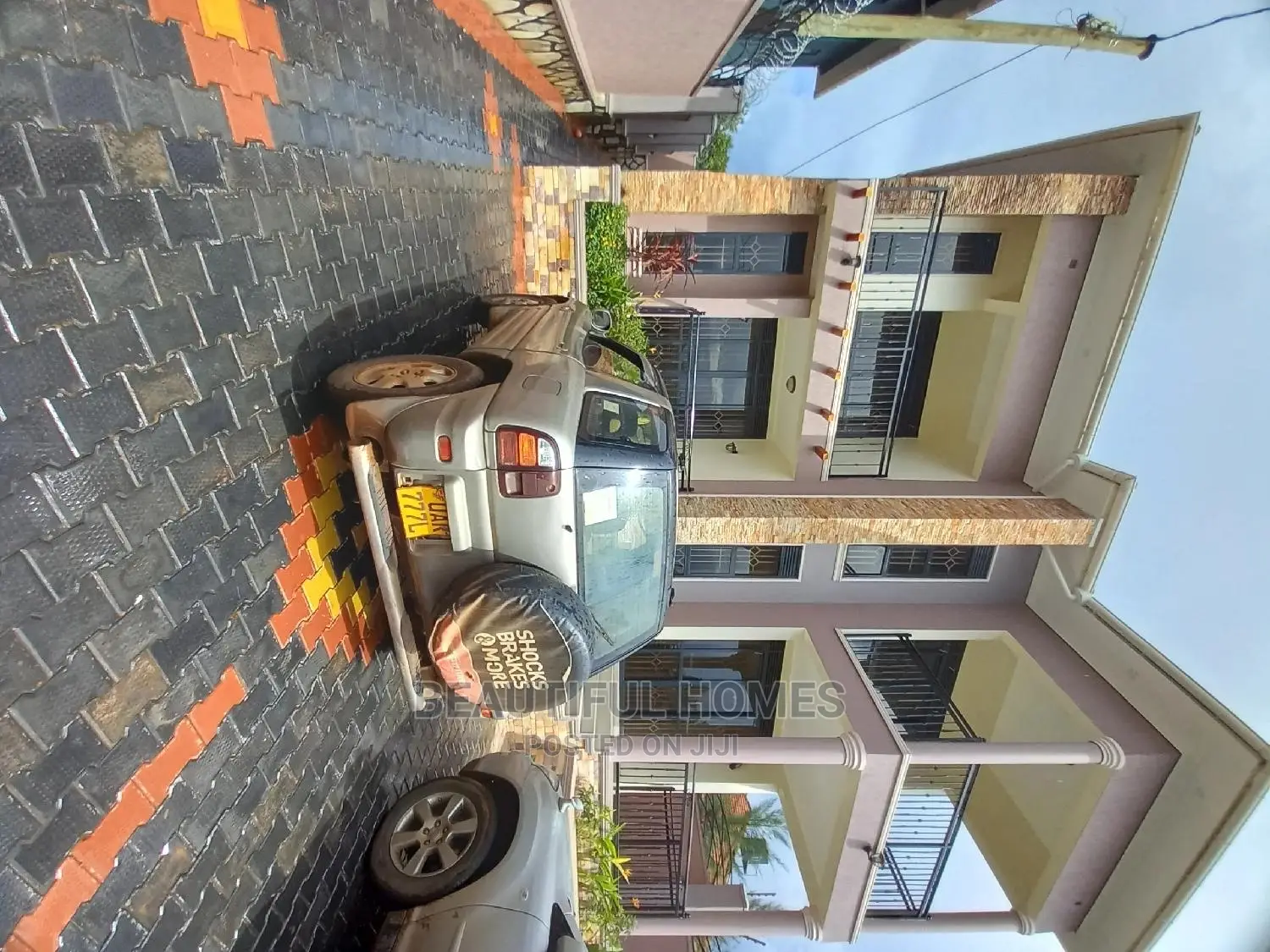 Furnished 5bdrm House in Kira Tarmack Access for Sale